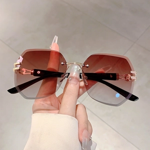 Chic rimless gradient tea sunglasses with polygon cut lenses and gold metal temples