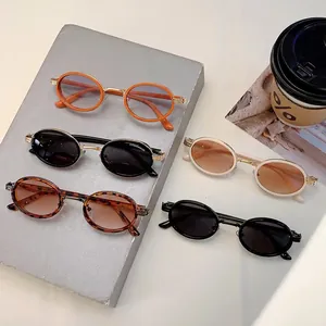 Lunettes de soleil steampunk ovales rétro en plusieurs couleurs dont noir et écaille
