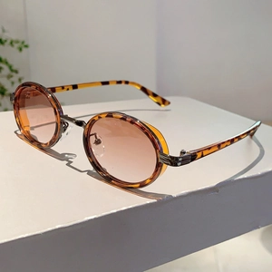 Détails de lunettes de soleil ovales vintage avec motif écaille de tortue et ponts métalliques
