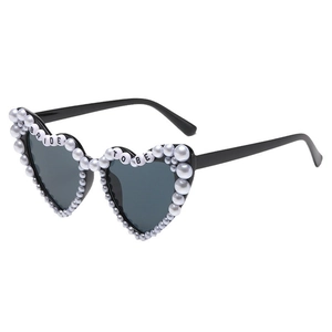 Herzförmige Bride To Be Sonnenbrille mit Perlenbesatz für Hochzeitsfeiern und Partys