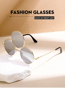 Detailansicht der goldfarbenen Steampunk-Sonnenbrille mit drei Gläsern auf weißem Stein