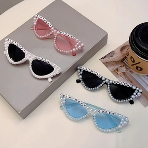 Lunettes œil de chat Birthday Queen avec perles en rose, blanc, noir et bleu lot