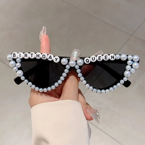 Lunettes De Soleil De Fête Birthday Queen Œil De Chat Künstliche Perle Décorative Monture En PC Lunetterie Pour Femmes Mode