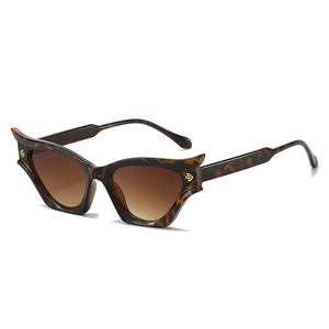Lunettes de soleil œil-de-chat écaille avec ailes dorées et verres dégradés marron