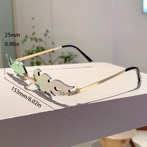 Detail view of flame-shaped sunglasses with green lenses and dimensions 153mm x 25mm
