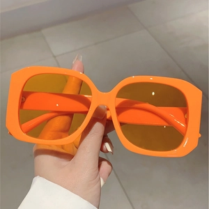 Retro Square Oversized Sunglasses PC Frame PC Lens UV400 Protection Fashionable Shades Travel Driving Street Wear Women
