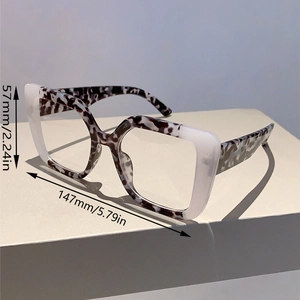 Detail showing oversized square frames with 57mm height and 147mm width dimensions