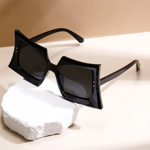 Fashion Oversized Geometric Butterfly Sunglasses For Women Trendy PC Frame Hip Hop UV400 Street Photography Sun Glasses
