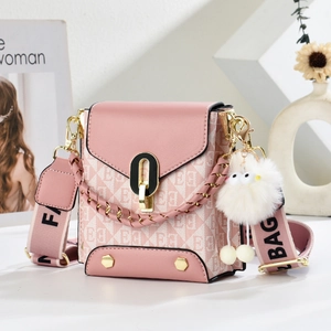 Pink jacquard crossbody bag with gold chain lock and wide strap for summer fashion