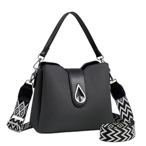 Premium PU-Leder Beuteltasche in Dunkelgrau mit breitem gemustertem Schultergurt