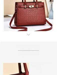 Détail du sac à main rouge en similicuir à texture crocodile et fermoir doré