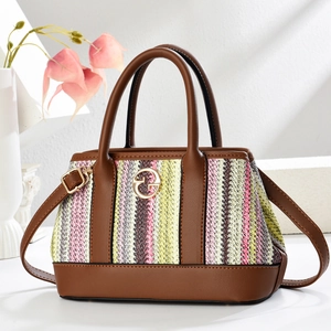 Sac seau tissé multicolore avec lanières en cuir marron pour un usage quotidien