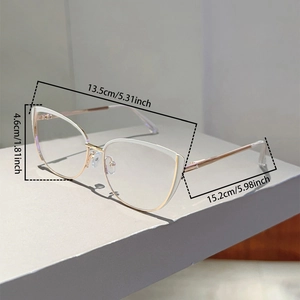 Cat eye glasses frame detail showing specific 13.5cm width and 15.2cm temple dimensions