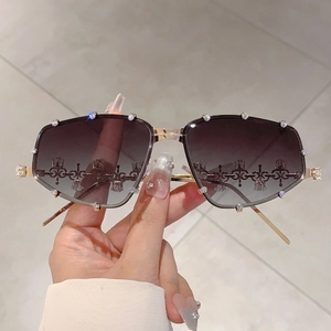 Y2K Oversize Sonnenbrille mit Farbverlauf, Goldgestell und Strass-Kronenverzierung