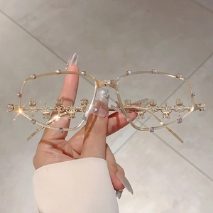 Y2K Übergroße goldene Metallbrille mit glitzernden Strasssteinen und Kristallanhängern