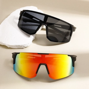 Outdoor Sportbrille mit großem Visier und verspiegelten Gläsern in Schwarz und Orange