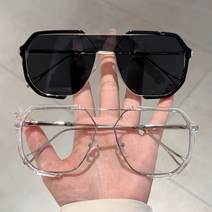 Fashionable oversized aviator sunglasses in black and silver metal frames for UV protection