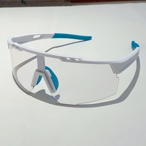 Lunettes de soleil de cyclisme avec monture blanche, coussinets bleus et verres clairs