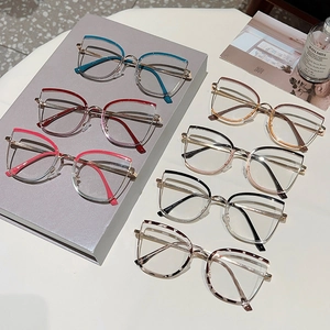 Fashionable cat-eye blue light blocking glasses in seven colors with TR90 metal frames