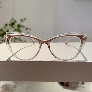 Close-up of cat-eye glasses showing dual-layer color拼接 structure and clear material