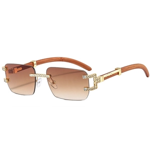 Rahmenlose quadratische Sonnenbrille mit braunen Verlaufgläsern und Bügeln in Holzoptik