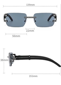 Detailansicht der randlosen quadratischen Sonnenbrille mit grauen Gläsern und Strasssteinen