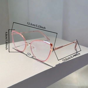 Dimensioni dettagliate degli occhiali cat-eye in metallo con larghezza montatura e aste