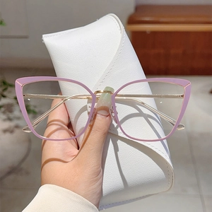 Lunettes anti-lumière bleue œil de chat, monture rose, branches dorées et étui blanc