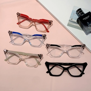 Stylish cat-eye butterfly frame glasses in multiple colors with leopard print temples