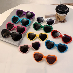 Lunettes De Soleil En Forme De Cœur Matériau PC Protection UV400 Mode Rétro Fête Plage Pour Femmes Filles