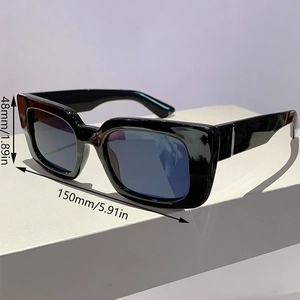 Detailed size guide for black square sunglasses showing 150mm width and 48mm height