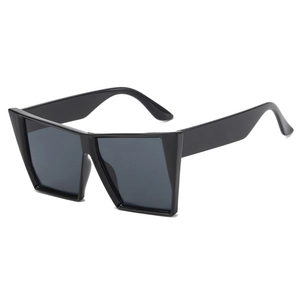 Lunettes de soleil carrées classiques avec monture noire polie et verres gris foncé