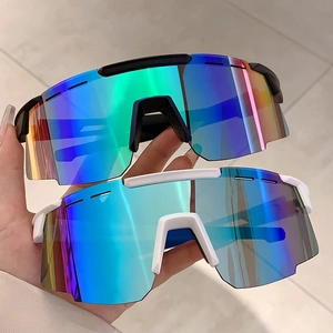 Lunettes de soleil de sport colorées pour cyclisme et randonnée avec montures noir et blanc
