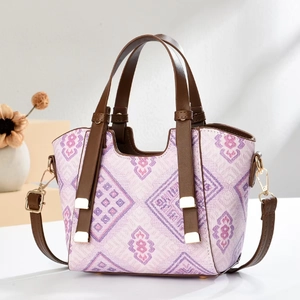 Sac à main chic en tissu violet géométrique avec lanières en cuir brun et finitions or