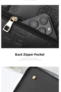 Detailansicht der schwarzen Tasche mit geometrischer Prägung und goldener Hardware