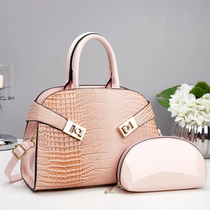 Ensemble sac à main rose gaufré crocodile et petite pochette avec fermoir doré
