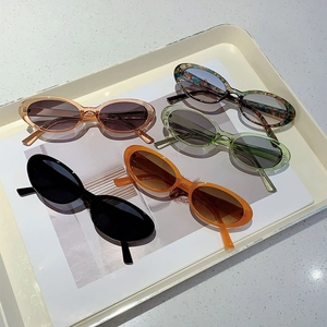Lot de 5 lunettes de soleil ovales rétro avec montures noir et vert gelée pour voyage