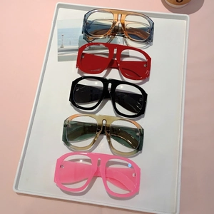 Collection de lunettes tendance flat top oversize en cinq couleurs dégradées et vives