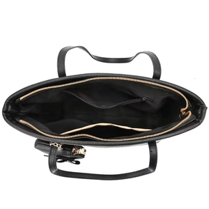 Cabas en cuir grainé noir avec poches intérieures et pendentif nœud vue de haut