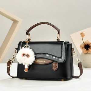 Sac À Main Rétro En Cuir PU Pour Femmes Couleur Contrastée Sac Bandoulière Mode Navette Sac À Rabat Avec Charme Peluche