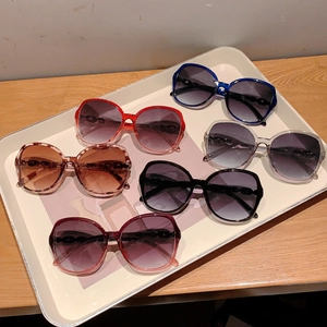 Chic oversized women's sunglasses in six stylish colors on a wooden surface