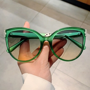 Fashion Cat Eye Large Frame Sunglasses For Women PC Gradient Lens UV400 Retro Candy Color Sun Glasses For Daily Travel Beach