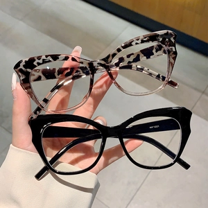 Cat eye anti-blue light glasses in leopard print and black frame, model WF1221