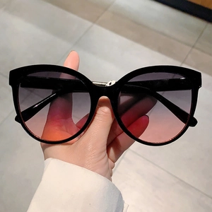 Fashion oversized cat eye sunglasses with black frame and purple-orange gradient lenses