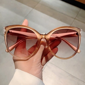 Vintage oversized cat-eye sunglasses with translucent amber frames and gradient tea lenses