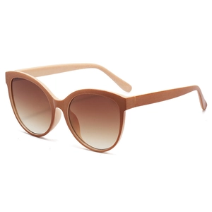 Retro oversized cat-eye sunglasses with matte brown frames and brown gradient lenses