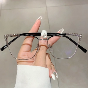 Lunettes yeux de chat anti-lumière bleue avec strass brillants et monture argentée