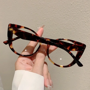 Close-up of tortoise shell cat-eye glasses frame with premium glossy acetate texture