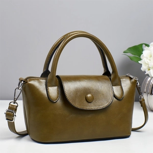 Sac boulette en cuir vert olive avec poignées rondes et bandoulière amovible