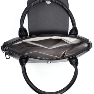 Vue détaillée de l'intérieur du sac en PU noir, doublure chevrons et poches